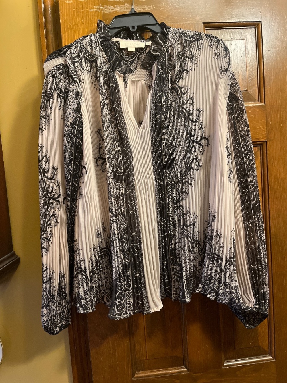 Like New Forever That Girl Accordion Pleated Top For Anthropologie.  Blk/Taupe.